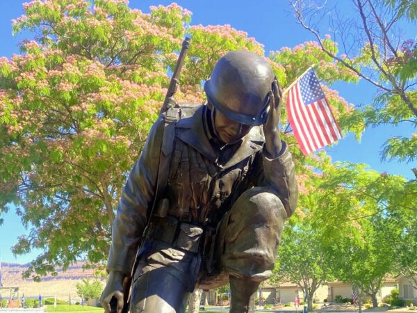 Veterans memorial statue