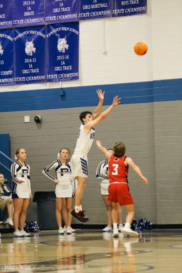 Justin Osburn shoots a 3 pointer.