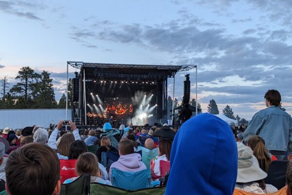 4,000 people watch the Piano Guys playing at Bryce Canyon.