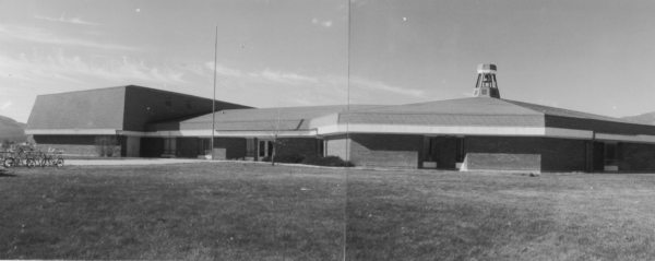 Black and white photo of Circleville Elementary School.