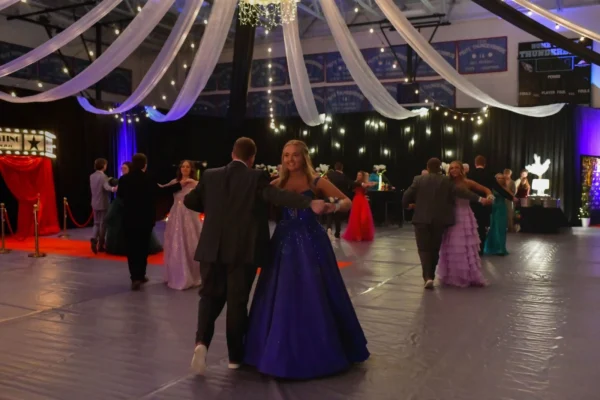 Junior couples dance at Piute's prom.