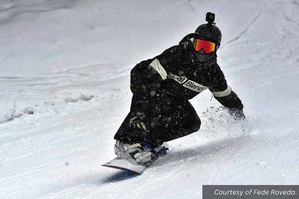 A person snowboarding. Courtesy of Fede Roveda.