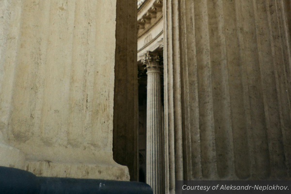 A pillar on an ornate 19th-century cathedral or government building. Courtesy of Aleksandr Neplokhov.